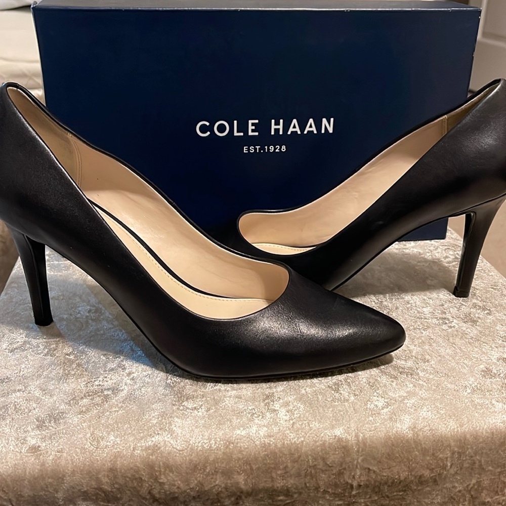 Great pair of soft leather pumps! Size 10. Cole Haan.